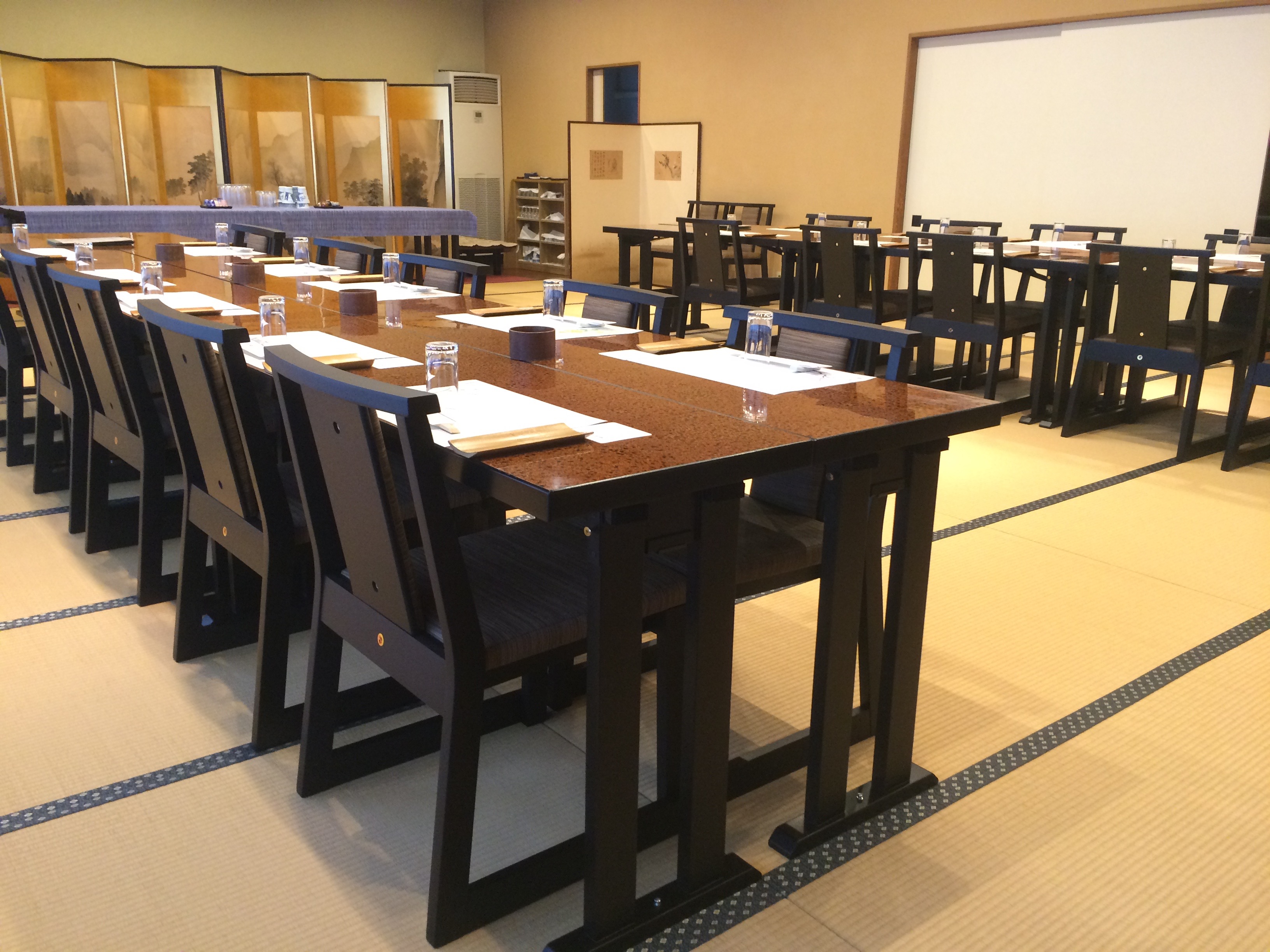 ４月より富士のお部屋５４名様まで椅子席対応可能になります。